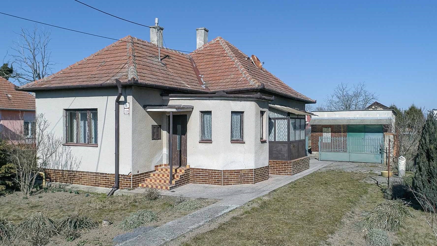 Na predaj 3-izbový rodinný dom v pôvodnom stave v obci Ivanka pri Nitre.