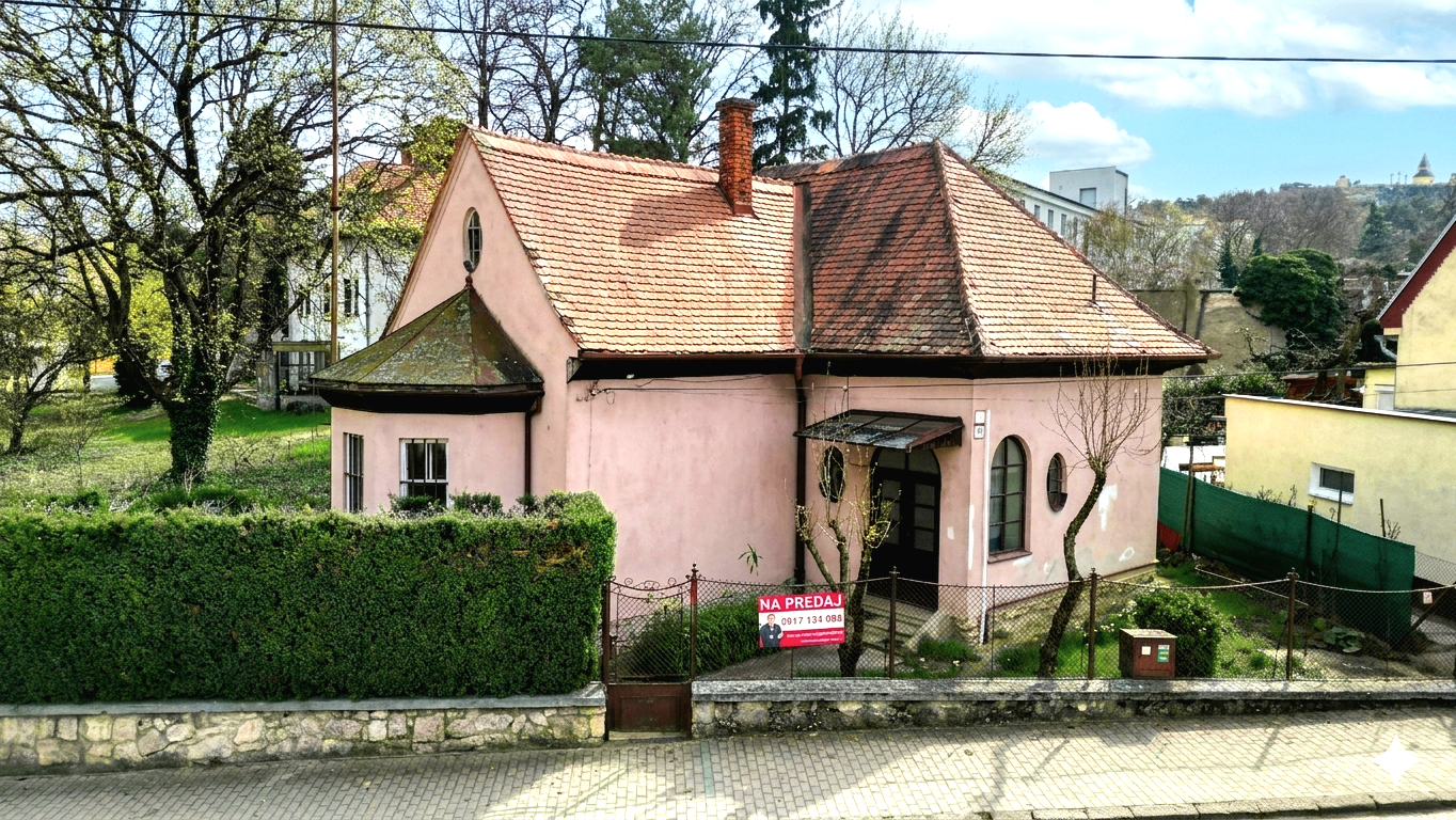 Dom na predaj pri nemocnici v Nitre – vhodný na ambulanciu alebo sídlo firmy