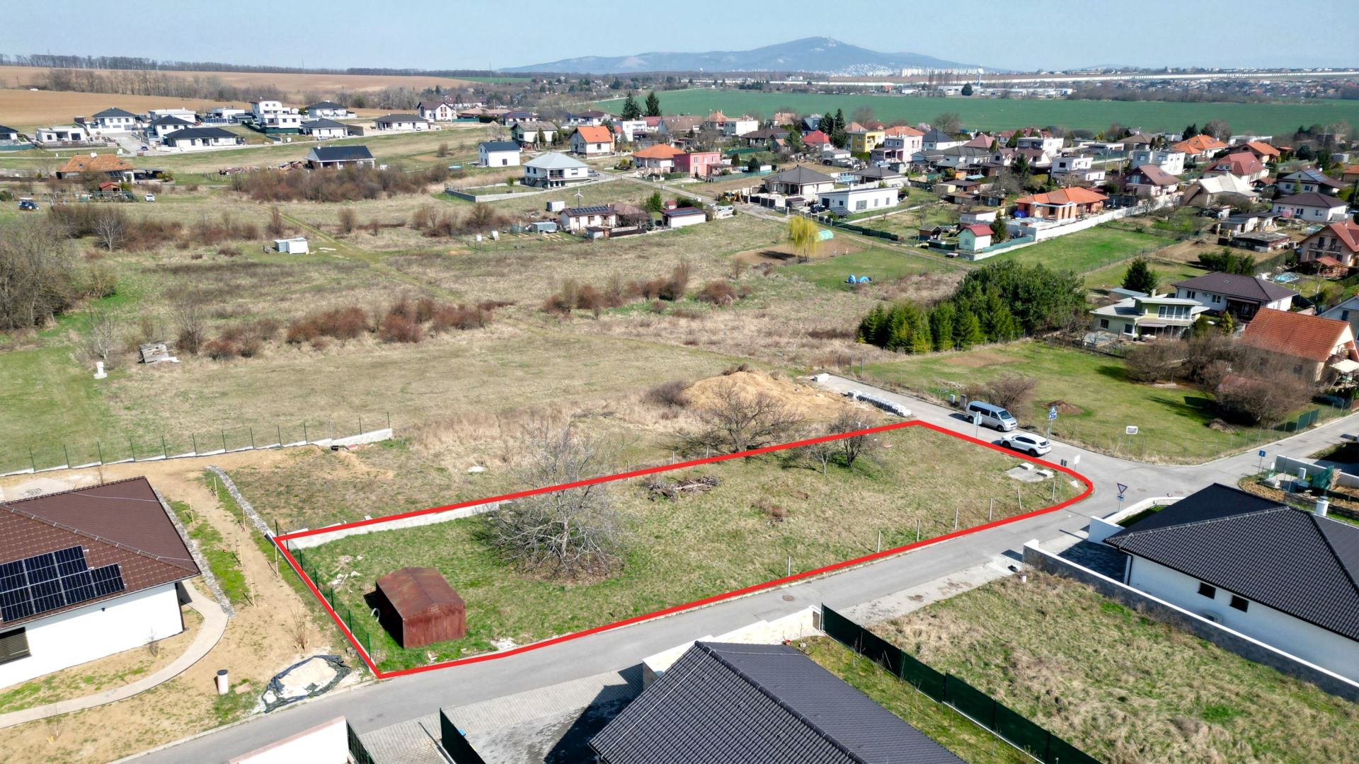 Na predaj 11-árový pozemok v Párovských Hájoch v Nitre.