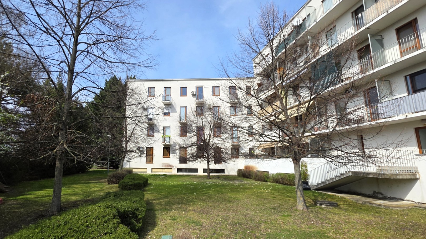 Na prenájom 2-izbový zariadený byt s klimatizáciou Nitra – Chrenová.