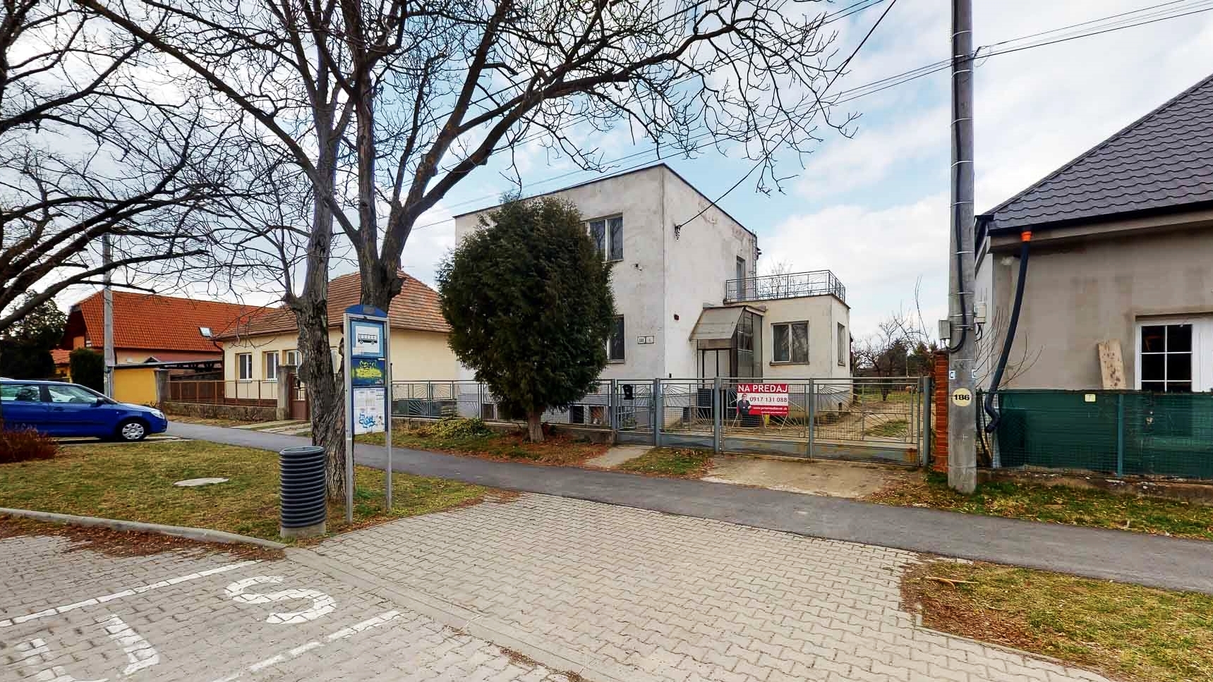 PREDANÉ - Na predaj 4-izbový rodinný dom v meste Nitra, vhodný aj na podnikanie.