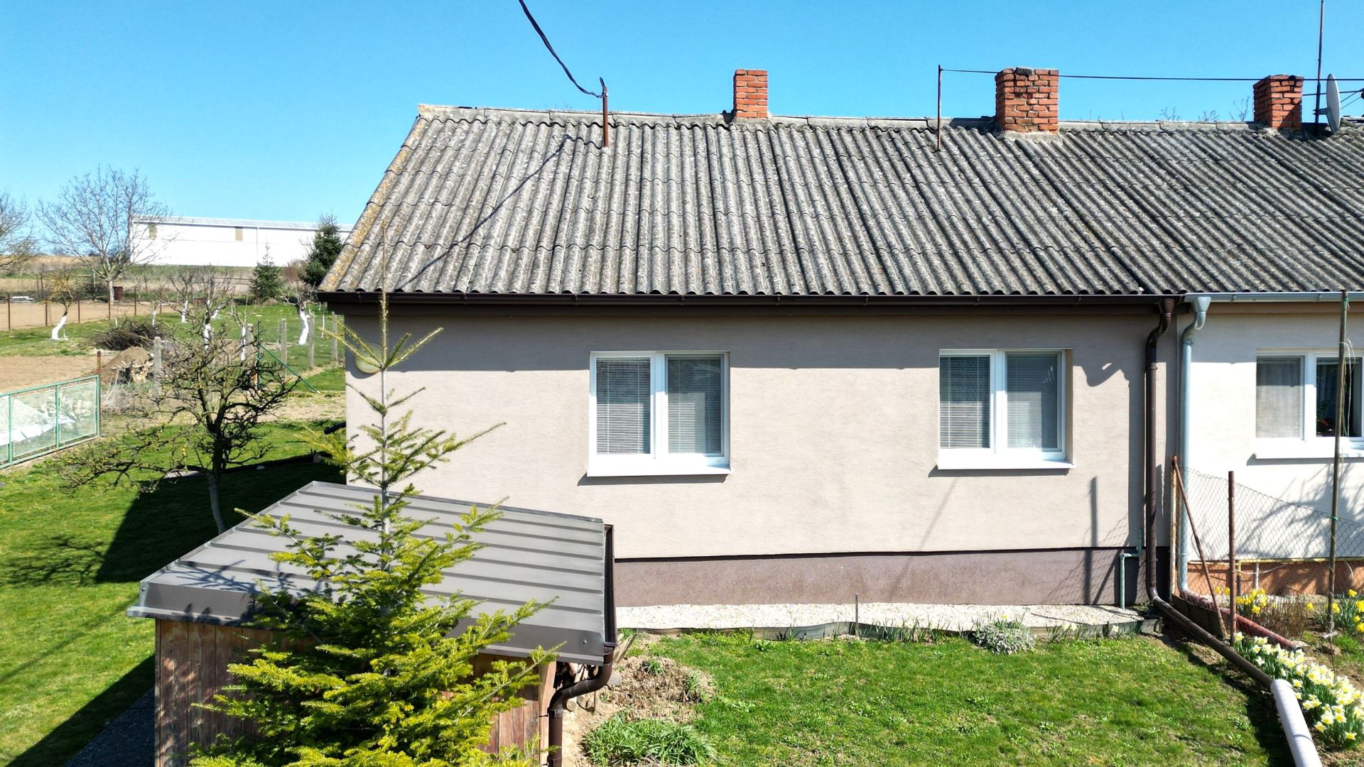 REZERVOVANÉ - Na predaj 2-izbový rodinný dom Lukáčovce.