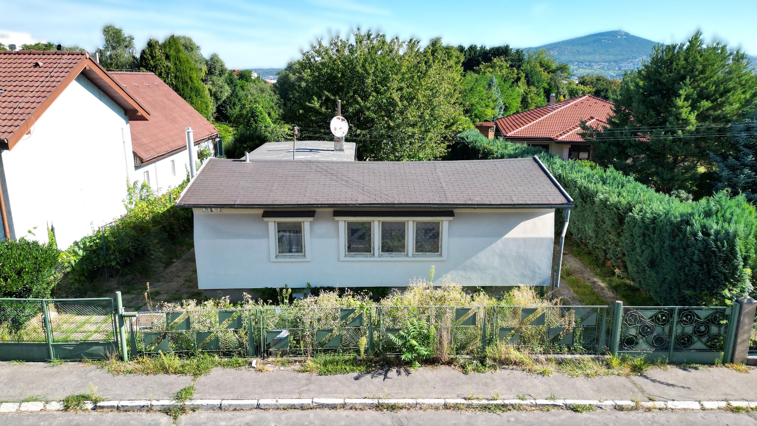 PREDANÉ - Na predaj starý dom vhodný ako pozemok Nitra - Mlynárce.
